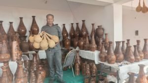 टैराकोटा की मिट्टी से बना सजावट का सामान बढ़ा रहा है महोत्सव की शोभा