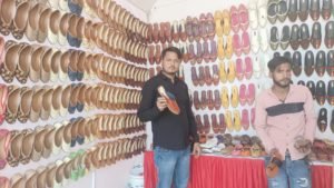 ब्रह्मïसरोवर के तट पर सजी शिल्पकारों की शिल्पकला