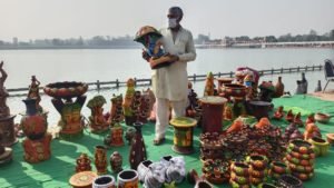 ब्रह्मïसरोवर के तट पर शिल्पकारों की शिल्पकला ने बदला महोत्सव का रंग