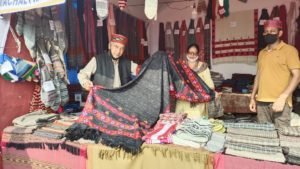 180 ग्राम का पश्मीना शॉल को निकाल सकते है आधे इंच के घेरे की अंगूठी से