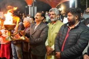 सांध्यकालीन महाआरती में मुख्यमंत्री के राजनीतिक सचिव कृष्ण कुमार बेदी ने की शिरकत