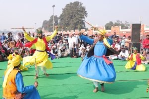 लोक नृत्यों पर झूम उठे पर्यटक