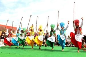 हरियाणवी और पंजाबी लोक नृत्यों पर झूम उठे पर्यटक