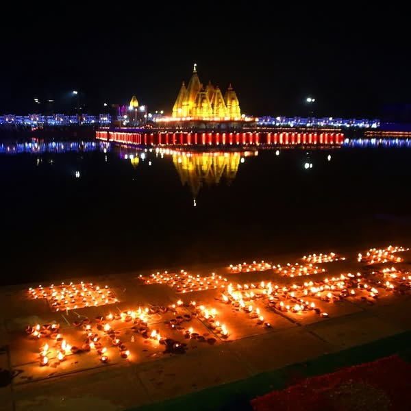 दीपोत्सव में रंग-बिरंगे हिंडोले व ग्रीन आतीशबाजी भी बनी आकर्षण का केन्द्र |