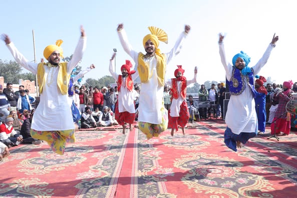 अंतर्राष्ट्रीय गीता महोत्सव में पंजाबी भंगड़ा की प्रस्तुतियों ने महोत्सव में एक नई ऊर्जा और उल्लास भर दिया!