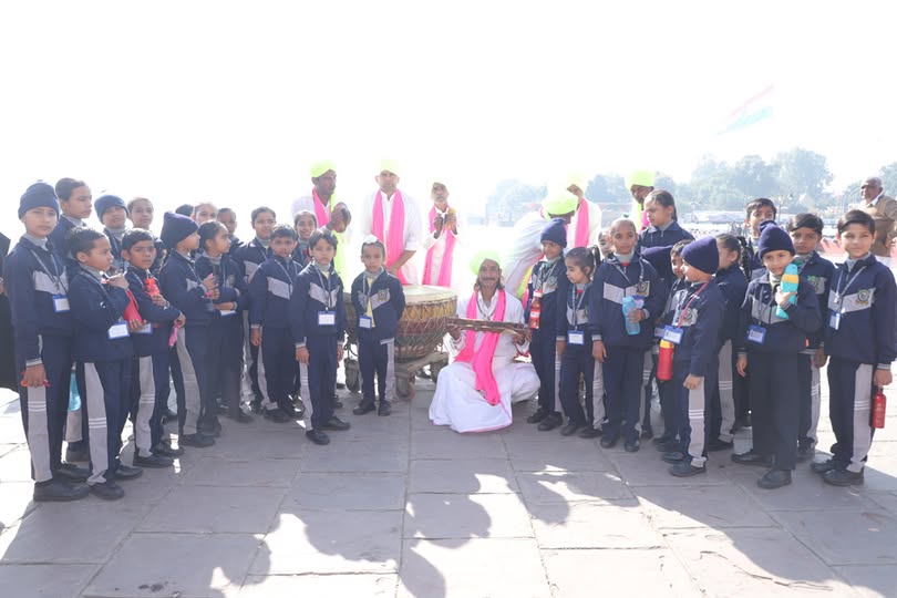 The little children enjoyed their heart to the beat of drums at the International Geeta Festival!