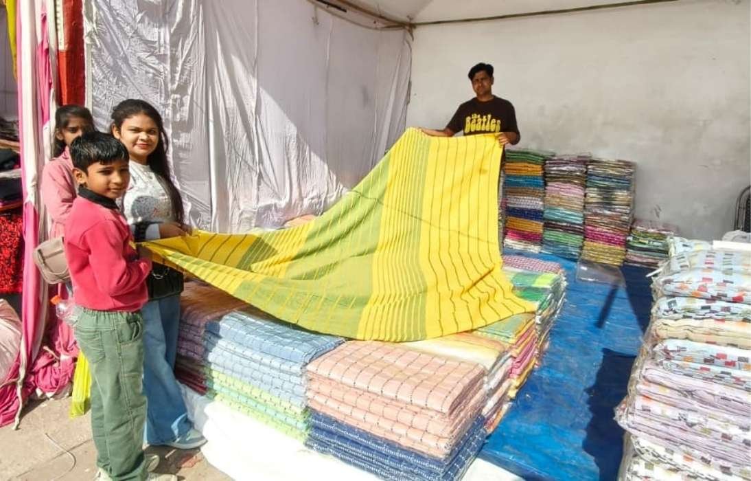 रंगीन डबल बेडशीट्स बना पर्यटकों का फेवरेट!