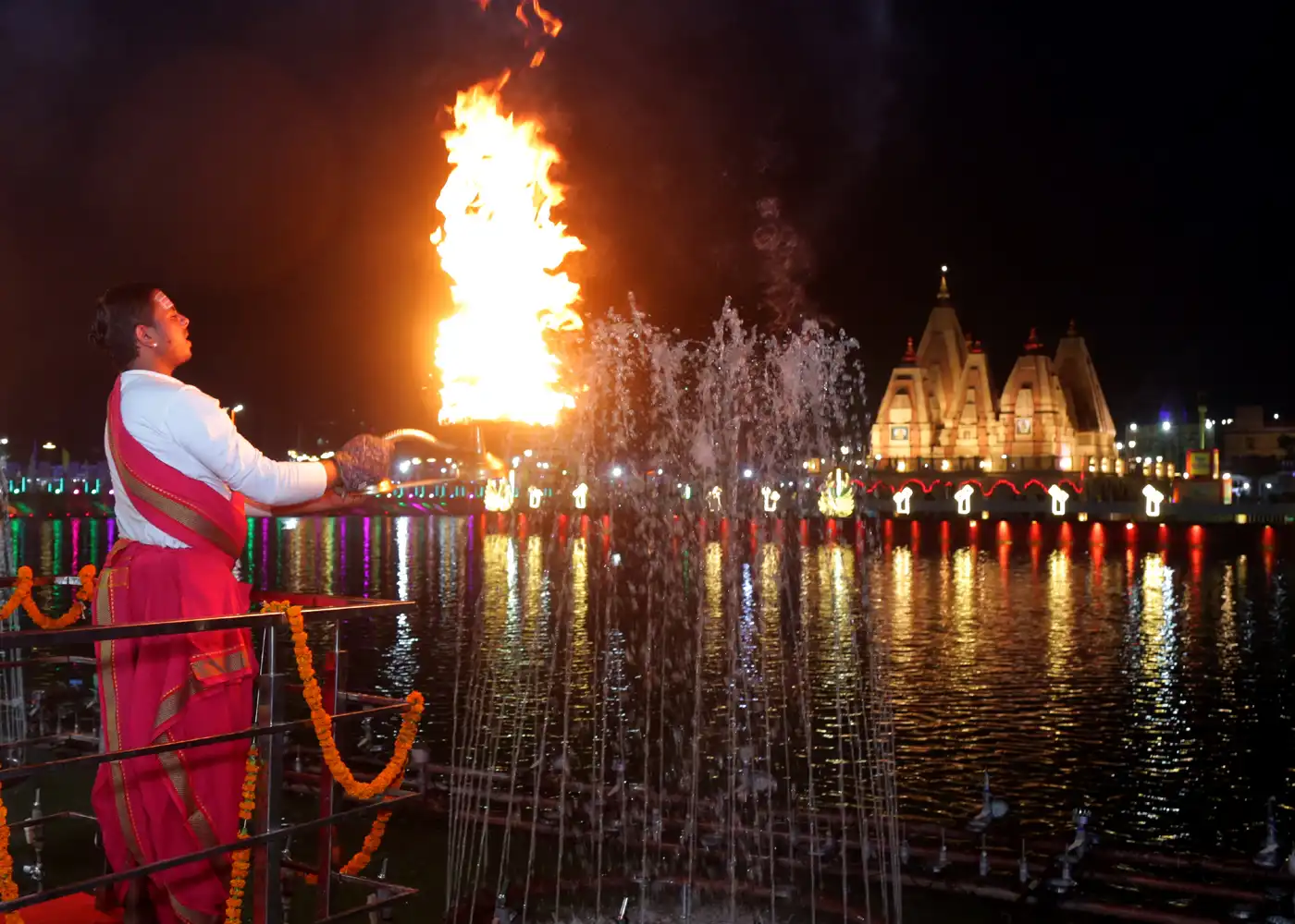 ब्रह्मसरोवर में आरती का दिव्य अनुभव