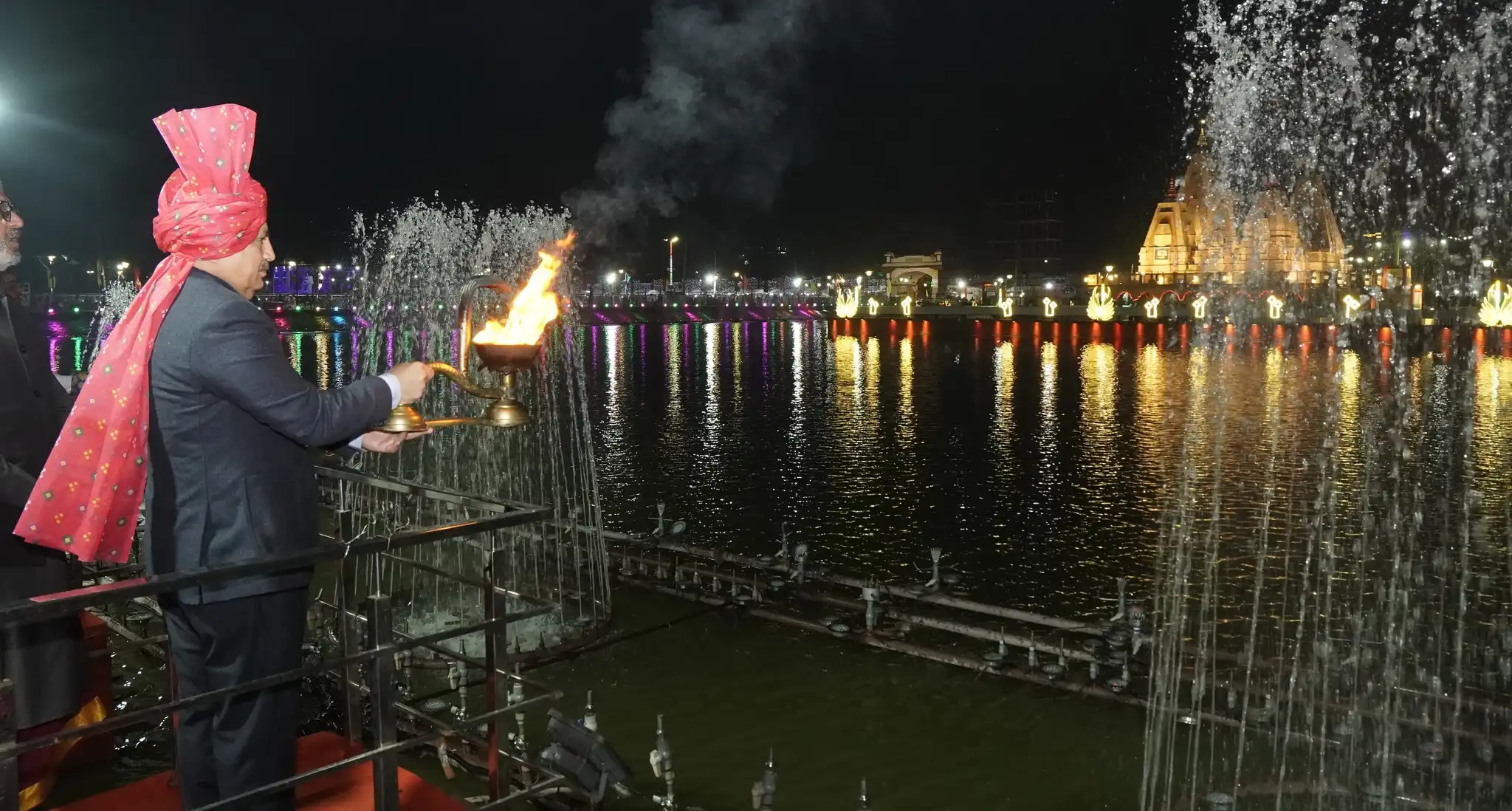 ब्रह्मसरोवर की भव्य महाआरती – दिव्यता, प्रकाश और भक्ति का अद्भुत संगम