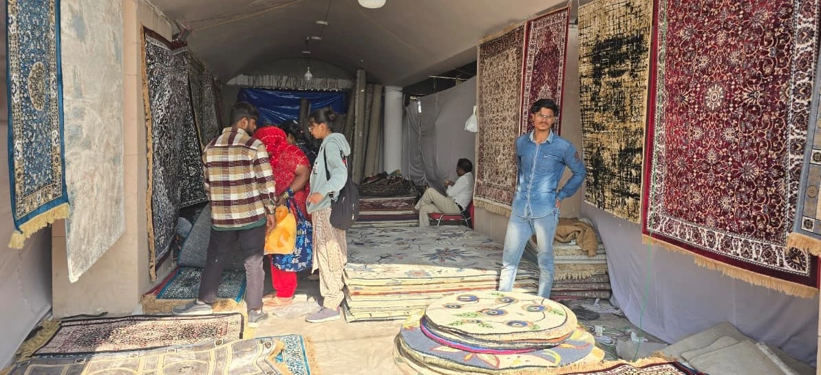 गीता महोत्सव में शिल्पकार की हस्तकला बनी पर्यटकों की पहली पसंद