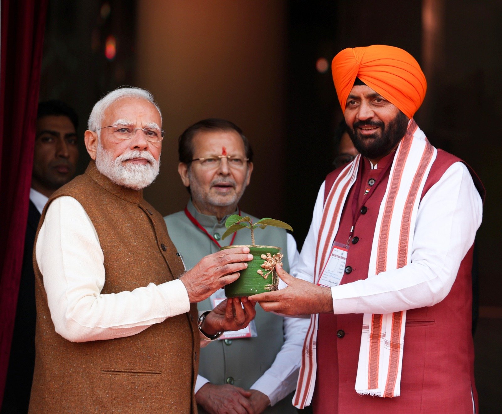 ज्योतिसर से गीता उपदेश स्थली वृक्ष की प्रथम श्रद्धापूर्ण भेंट माननीय प्रधानमंत्री जी को